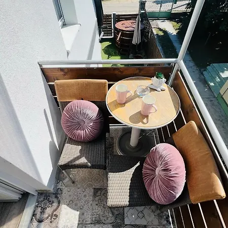 Apartment Balcsitthon *